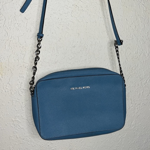 Michael Kors Saffiano Leather Crossbody Bag w/ dust bag - Picture 3 of 10